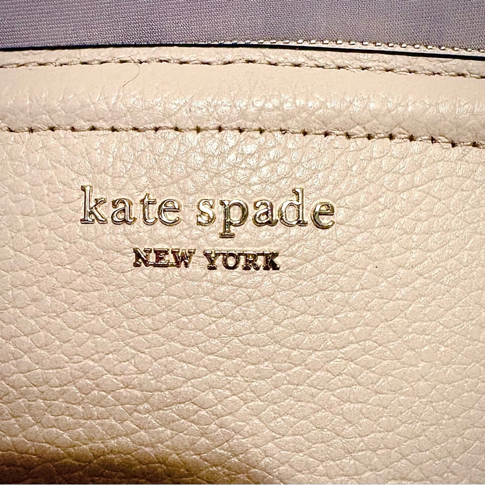 🚨PRICE DROP🚨Kate Spade Knott Slim Bifold Wallet ✨ - Picture 3 of 3